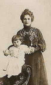 Мирра Лохвицкая с сыном Измаилом 